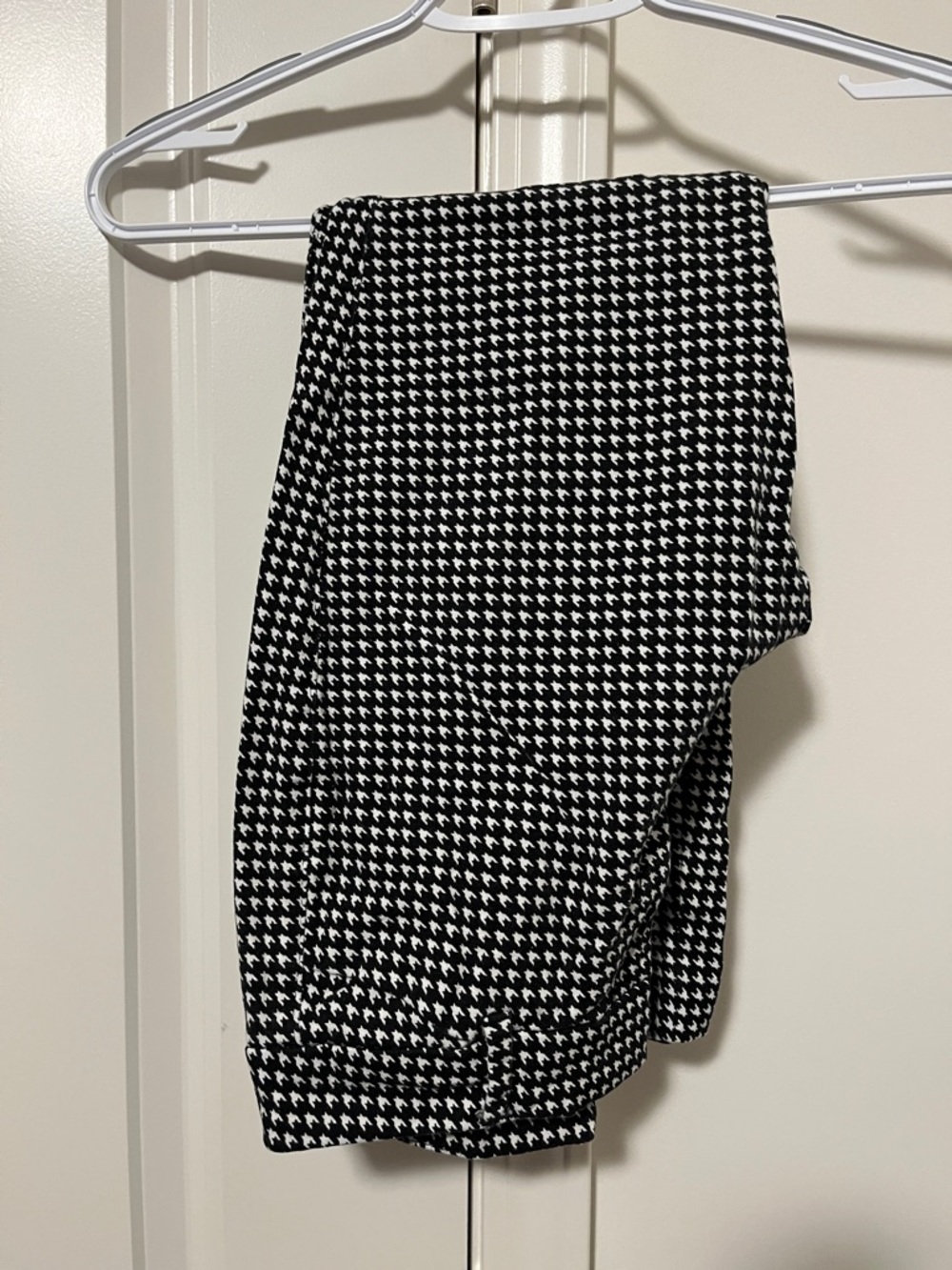 Black & White Houndstooth Knit Pixie Capri Work Trousers